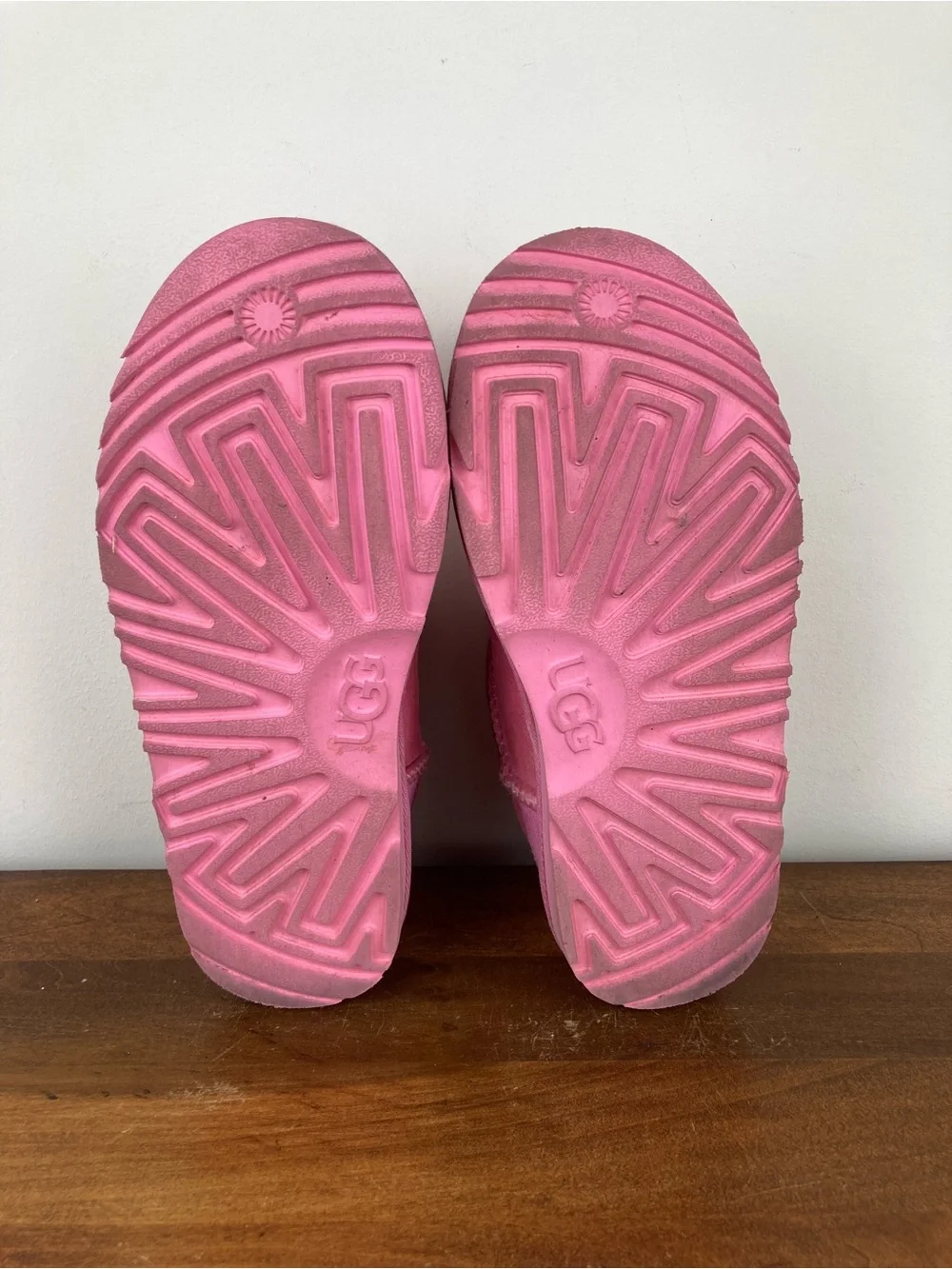 UGG Kids Classic Ultra Mini II Boots Booties Pink 1130750K Youth Girls Size 6.